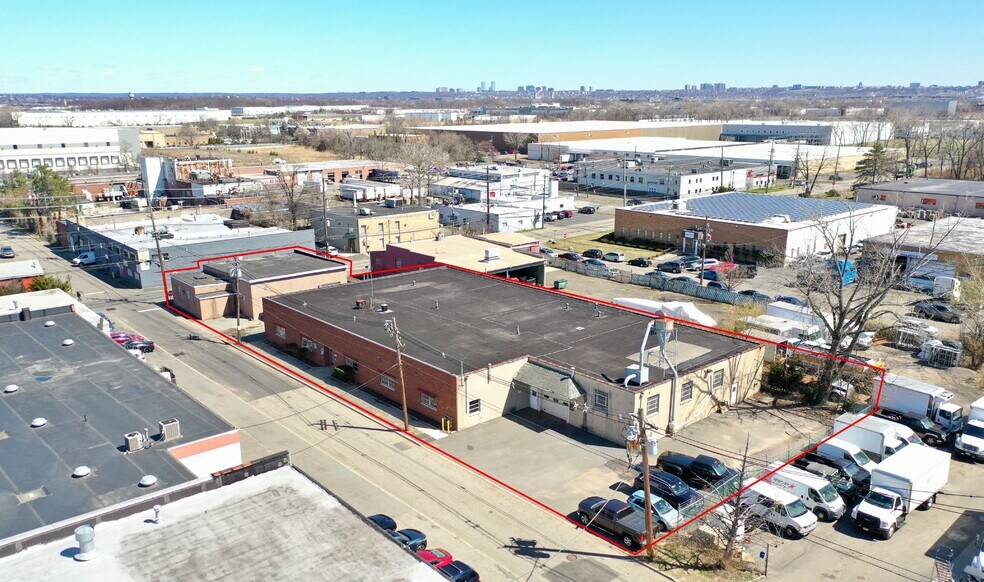 339 13th St, Carlstadt, NJ à vendre - Photo de l’immeuble – Image 1 sur 2