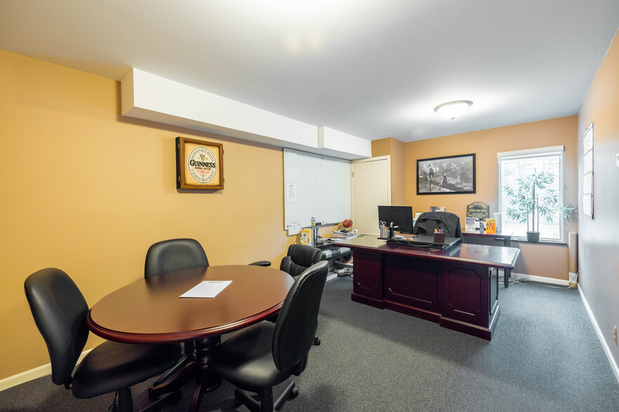 1520 S Lapeer Rd, Lake Orion, MI à vendre - Photo intérieure – Image 3 sur 5