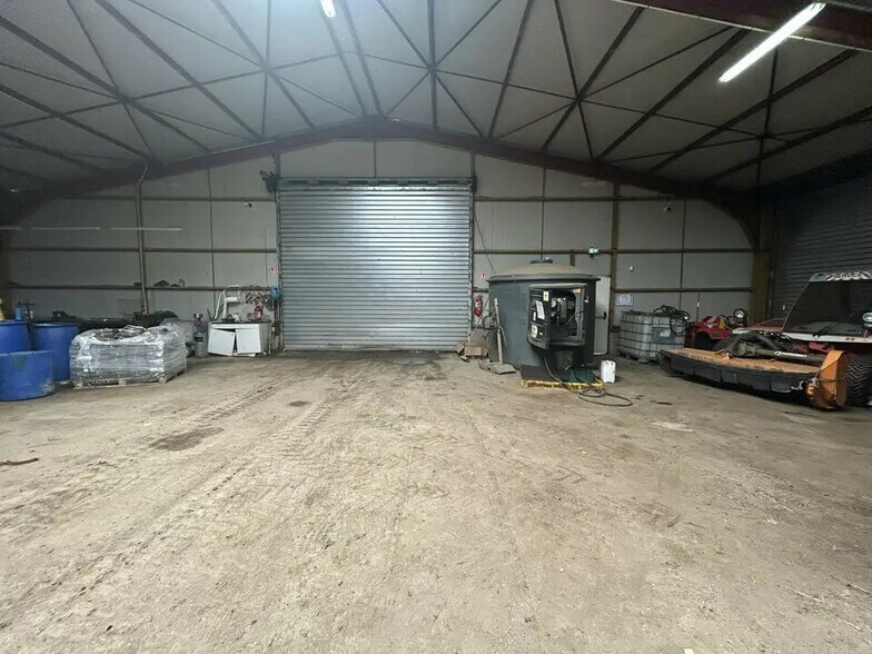 Local d’activités dans Ogy-Montoy-Flanville à louer - Photo de l’immeuble – Image 3 sur 8