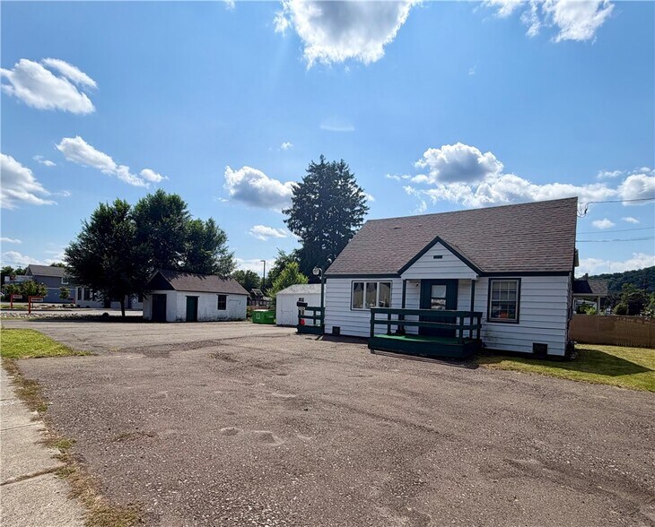 2005 College Ave, Elmira, NY à vendre - Photo de l’immeuble – Image 1 sur 13