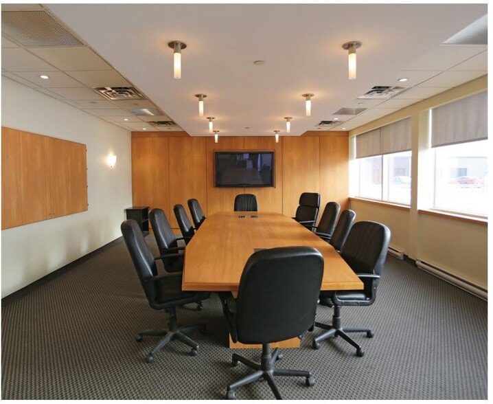 9260-9300 Blvd Henri Bourassa W, Montréal, QC à louer - Photo intérieure – Image 2 sur 9