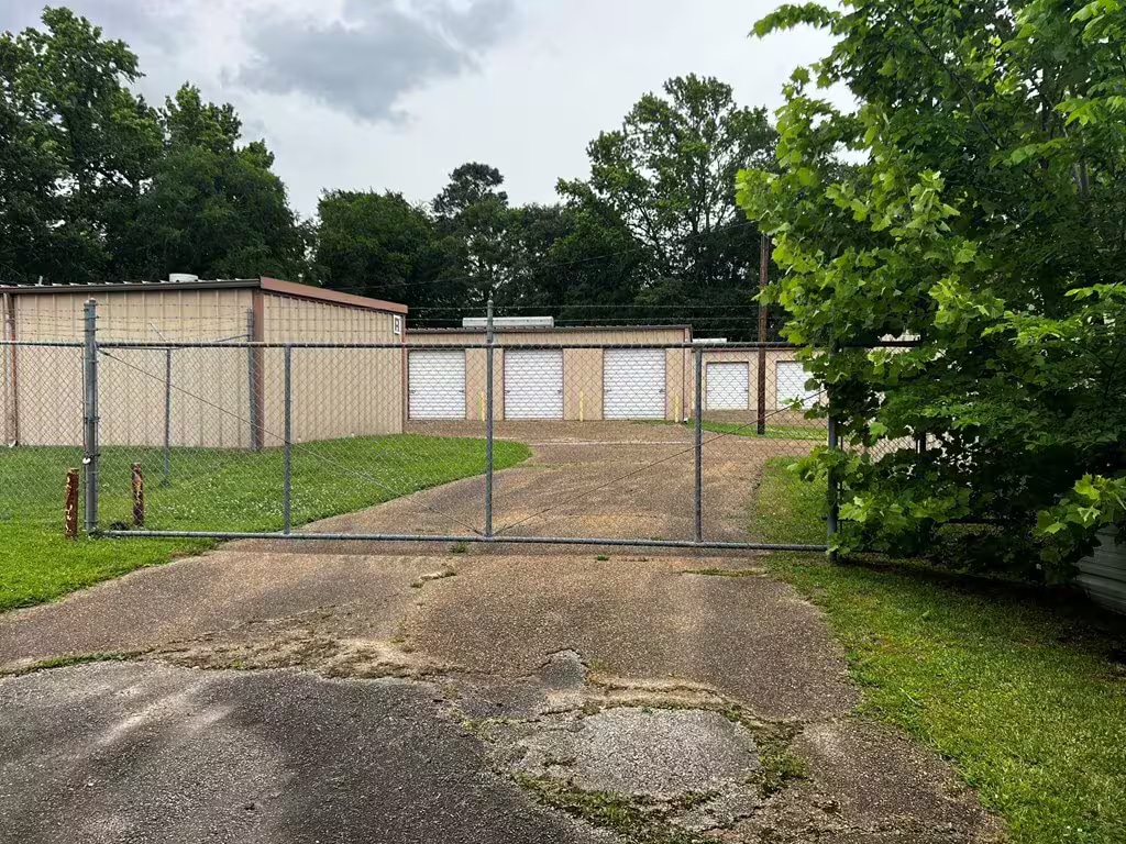 1015 E Denman Ave, Lufkin, TX à vendre Photo principale– Image 1 sur 2