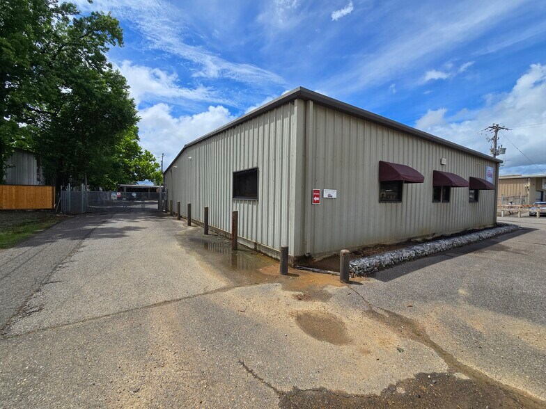 3351 Millbranch Rd, Memphis, TN à louer - Photo de l’immeuble – Image 2 sur 11