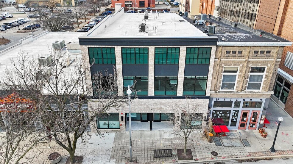 205-209 N Neil St, Champaign, IL à louer - Photo de l’immeuble – Image 1 sur 4