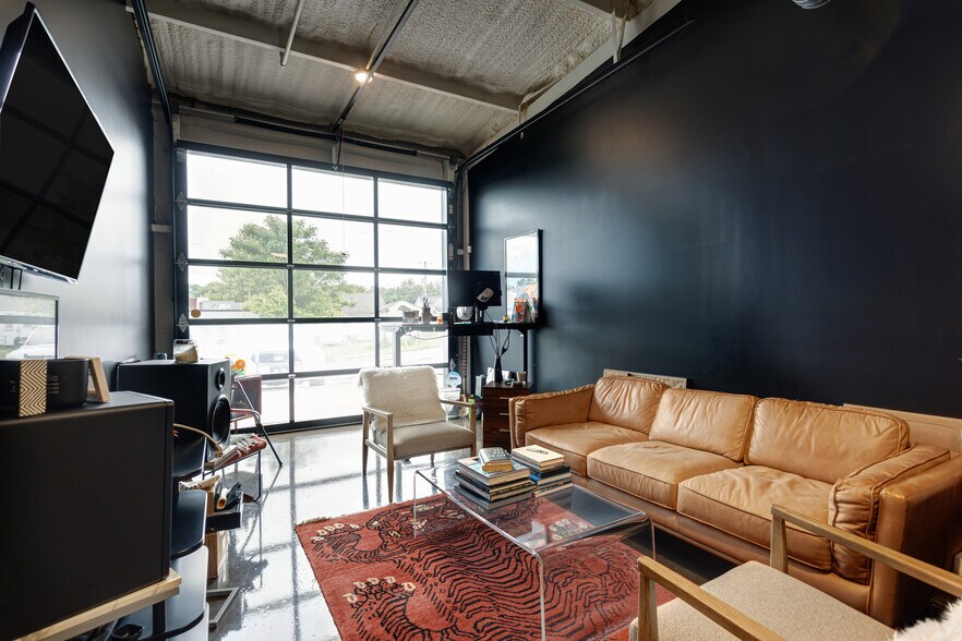 830 W McKennie Ave, Nashville, TN à louer - Photo de l’immeuble – Image 3 sur 10