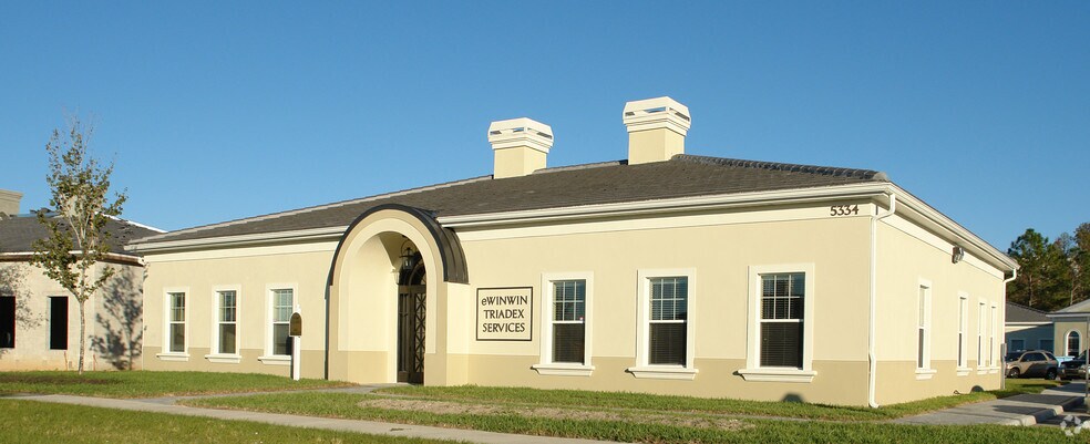 5334 Primrose Lake Cir, Tampa, FL à louer - Photo de l’immeuble – Image 2 sur 2