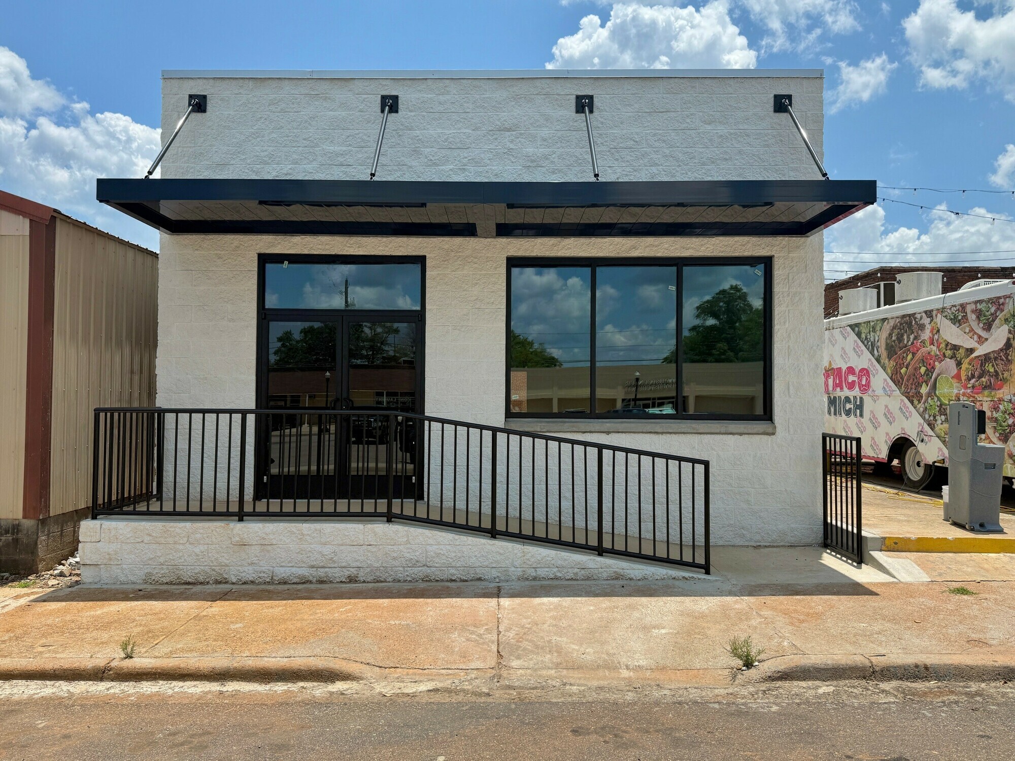 206 Easy Street, Enterprise, AL à louer Photo de l’immeuble– Image 1 sur 7
