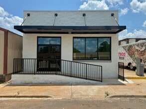 206 Easy Street, Enterprise, AL à louer Photo de l’immeuble– Image 1 sur 7