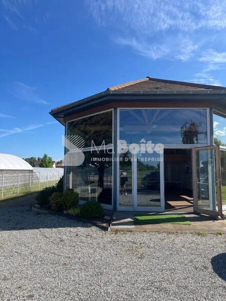 Local commercial dans Mably à louer - Photo de l’immeuble – Image 1 sur 11