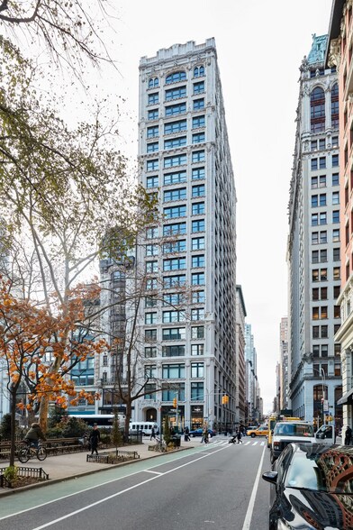 212 Fifth Ave, New York, NY à louer - Photo de l’immeuble – Image 3 sur 3