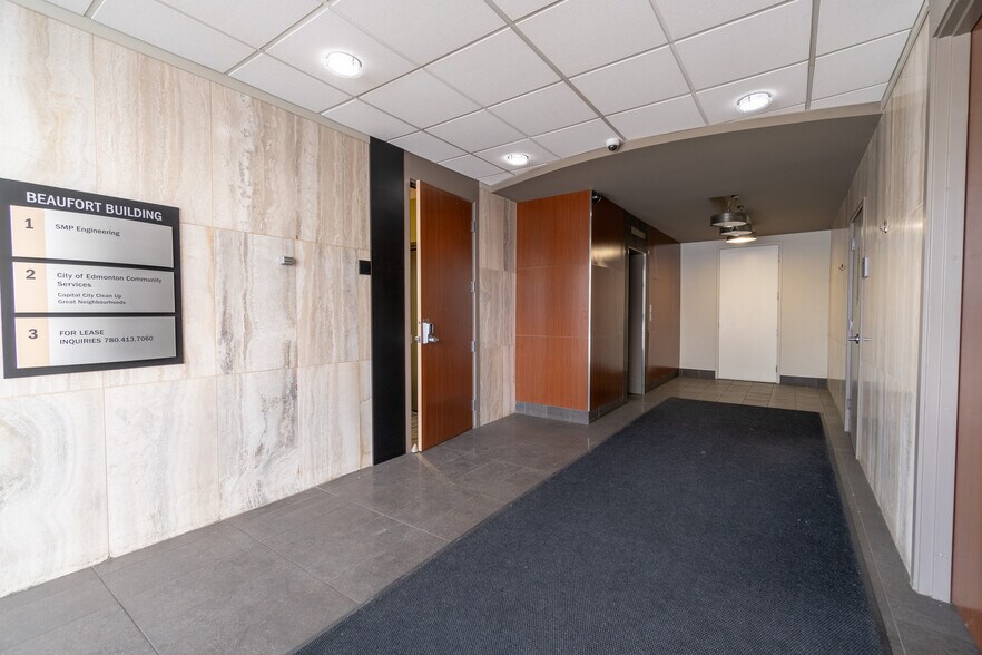 10835 120th St NW, Edmonton, AB à louer - Photo de l’immeuble – Image 2 sur 14