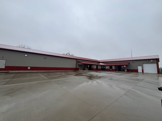 265 E 925 S, Haubstadt, IN à vendre - Photo de l’immeuble – Image 1 sur 30