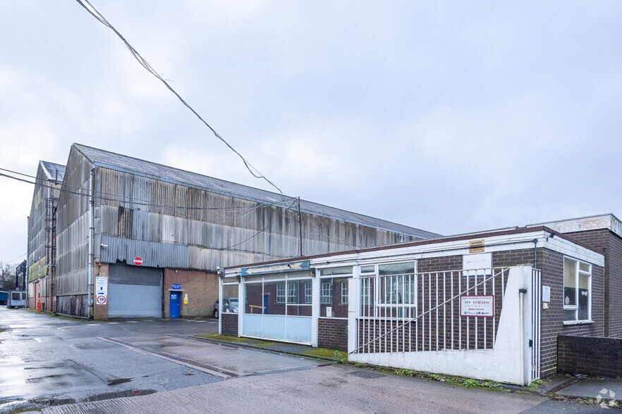 1 Highfields Rd, Bilston à louer - Photo principale – Image 1 sur 2