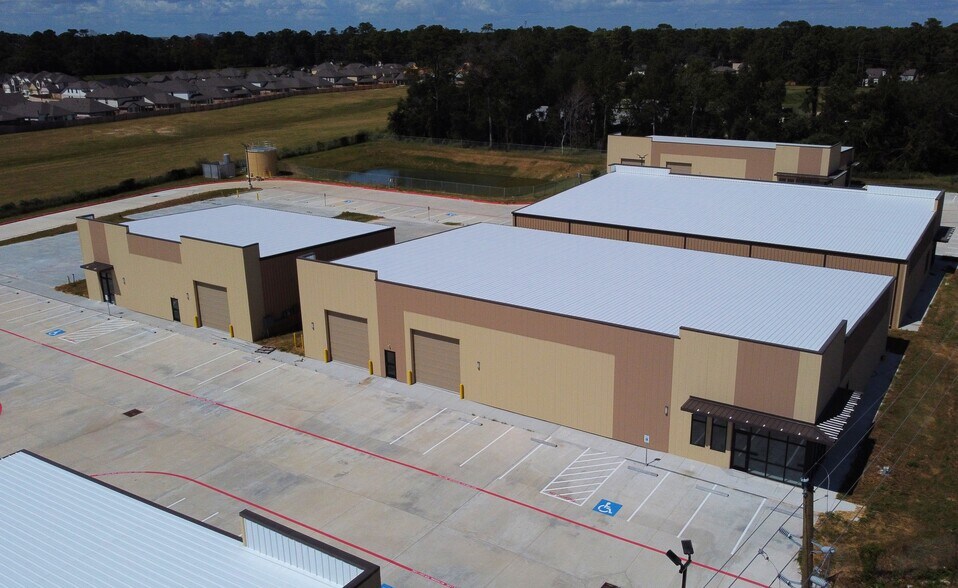 11811 Champion Forest Dr, Houston, TX à louer - Photo de l’immeuble – Image 2 sur 6