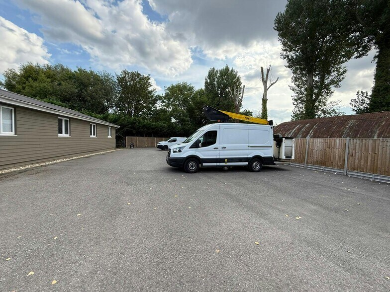 Dutton Lane, Eastleigh à louer - Photo de l’immeuble – Image 3 sur 6