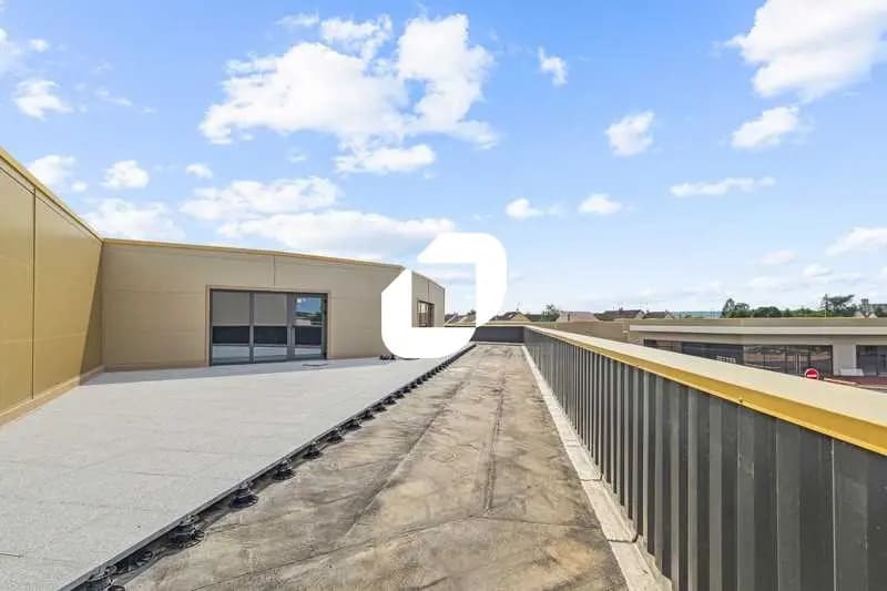 Local d’activités dans Bernes-sur-Oise à louer - Photo de l’immeuble – Image 3 sur 16