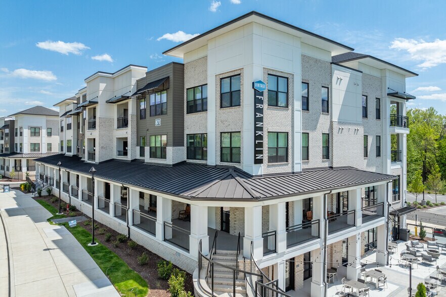 871 Oak Meadow Dr, Franklin, TN à louer - Photo de l’immeuble – Image 2 sur 12
