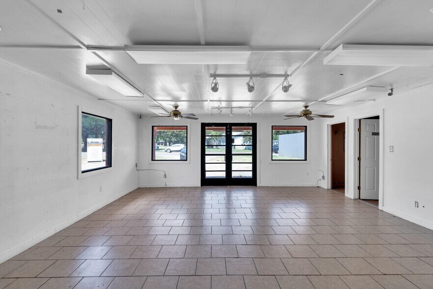 402 N 3rd St, Wortham, TX à vendre - Photo de l’immeuble – Image 3 sur 6