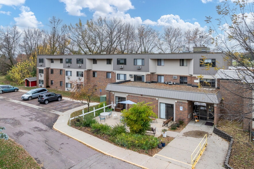 3200 Maple Ave, Slayton, MN à vendre - Photo principale – Image 1 sur 36