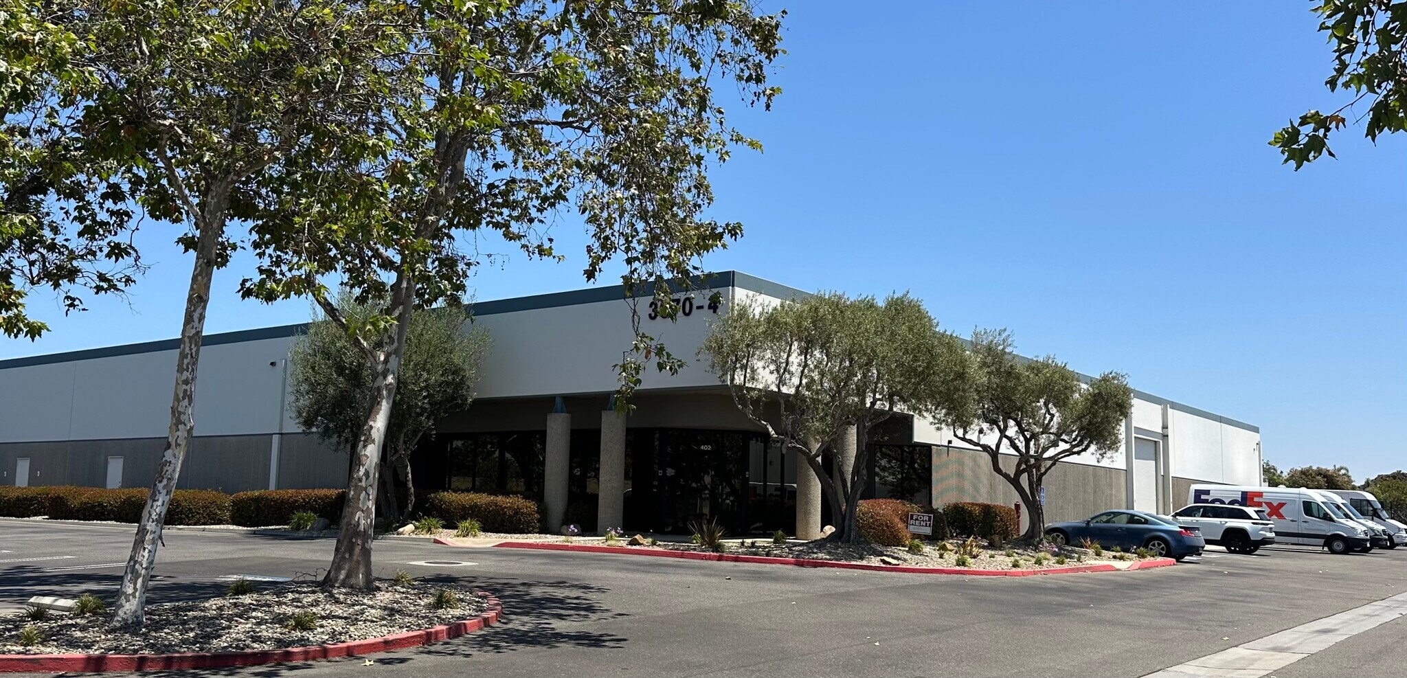 3070 Skyway Dr, Santa Maria, CA à louer Photo de l’immeuble– Image 1 sur 14
