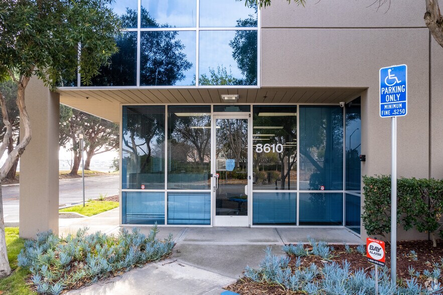 8602-8624 Thornton Ave, Newark, CA à louer - Photo de l’immeuble – Image 2 sur 4