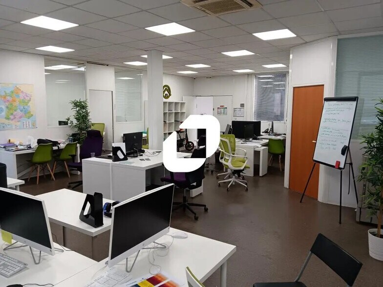 Bureau dans Créteil à louer - Photo de l’immeuble – Image 2 sur 6