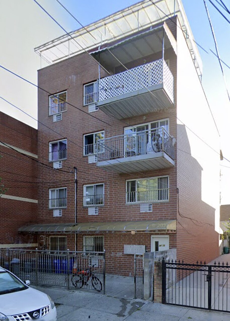 3413 109th St, Corona, NY à vendre Photo principale– Image 1 sur 2