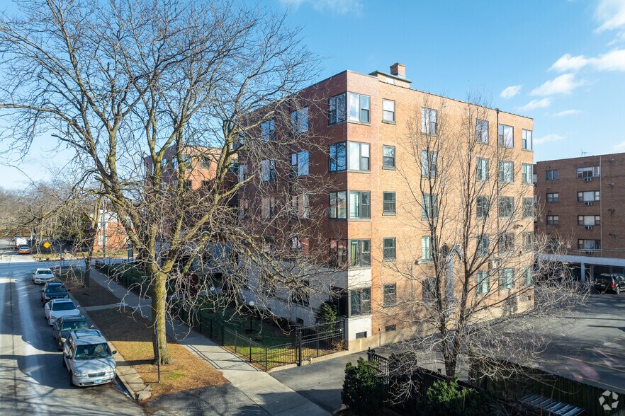 3075 E Cheltenham Pl, Chicago, IL à vendre - Photo principale – Image 1 sur 19