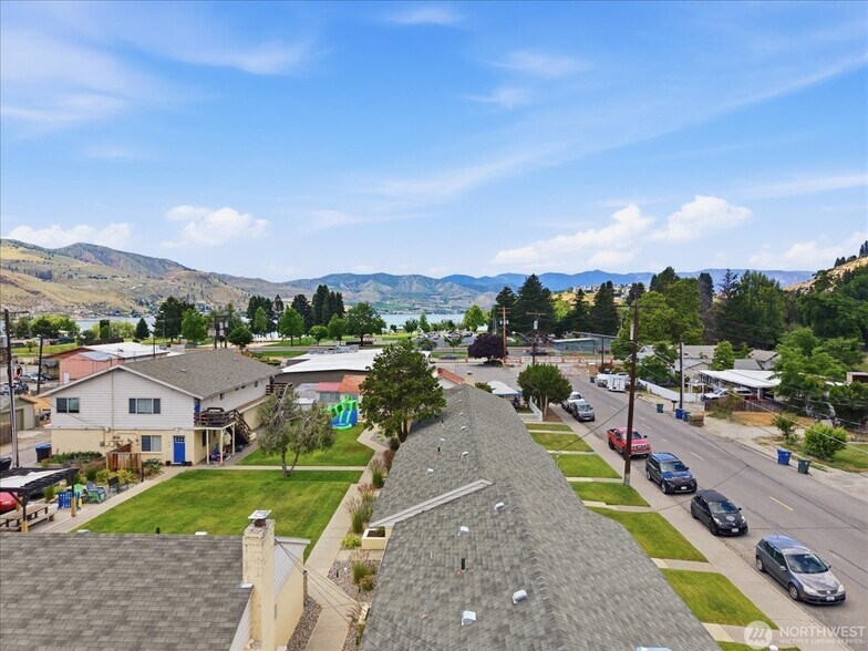 315 W Gibson AVE, Chelan, WA à vendre - Photo de l’immeuble – Image 3 sur 19