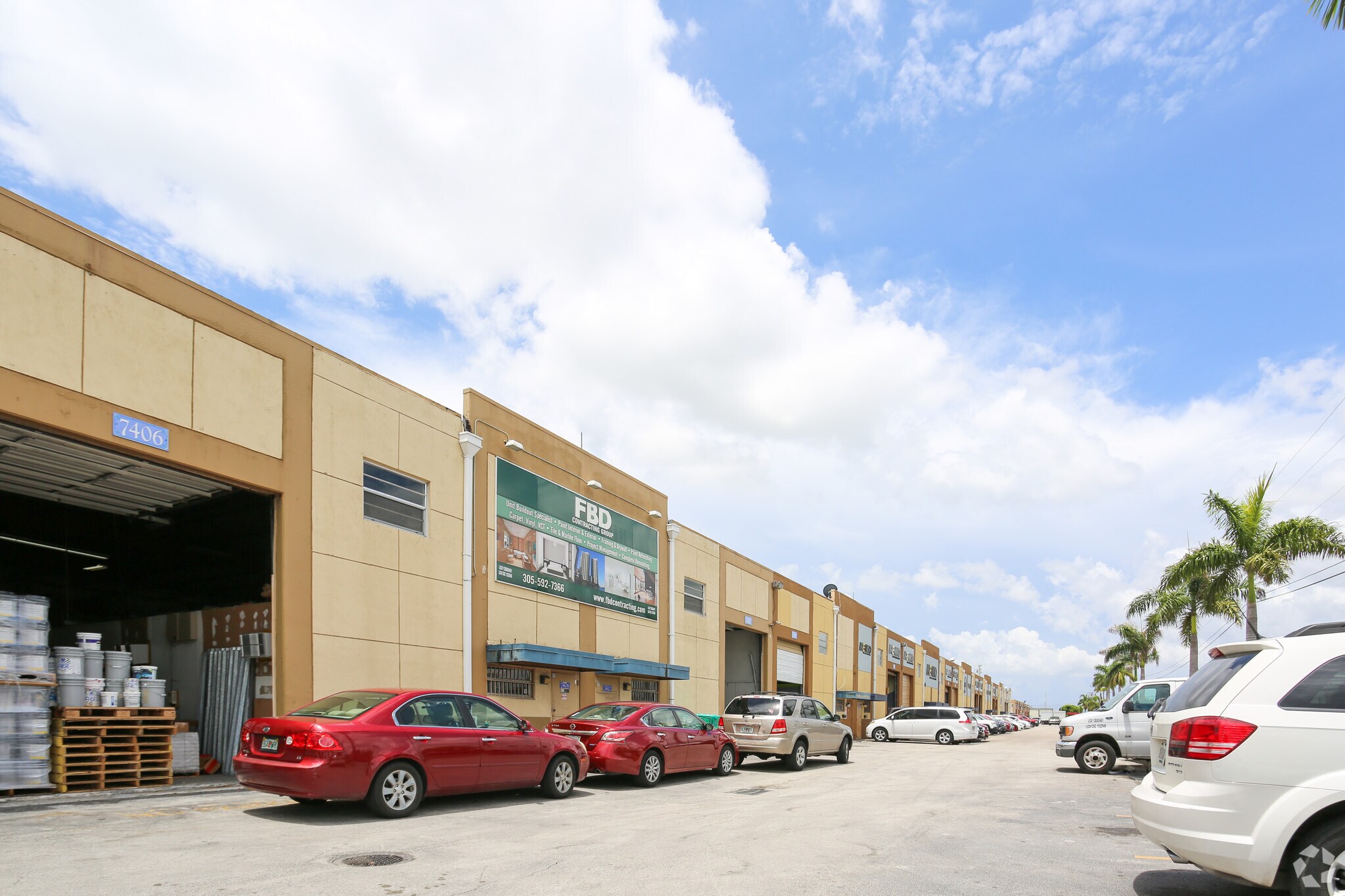 7400-7454 NW 55th St, Miami, FL à louer Photo principale– Image 1 sur 4