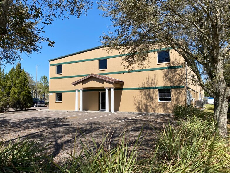 13513 Prestige Pl, Tampa, FL à louer - Photo de l’immeuble – Image 1 sur 4