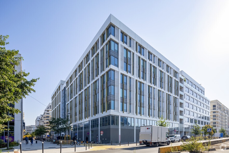 13 Rue De L'Hippodrome, Saint-Ouen-sur-Seine à louer - Photo de l’immeuble – Image 2 sur 2