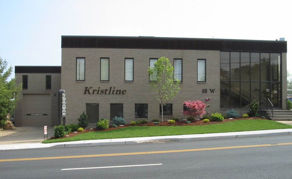 18 W Passaic St, Rochelle Park, NJ à louer - Photo de l’immeuble – Image 2 sur 13