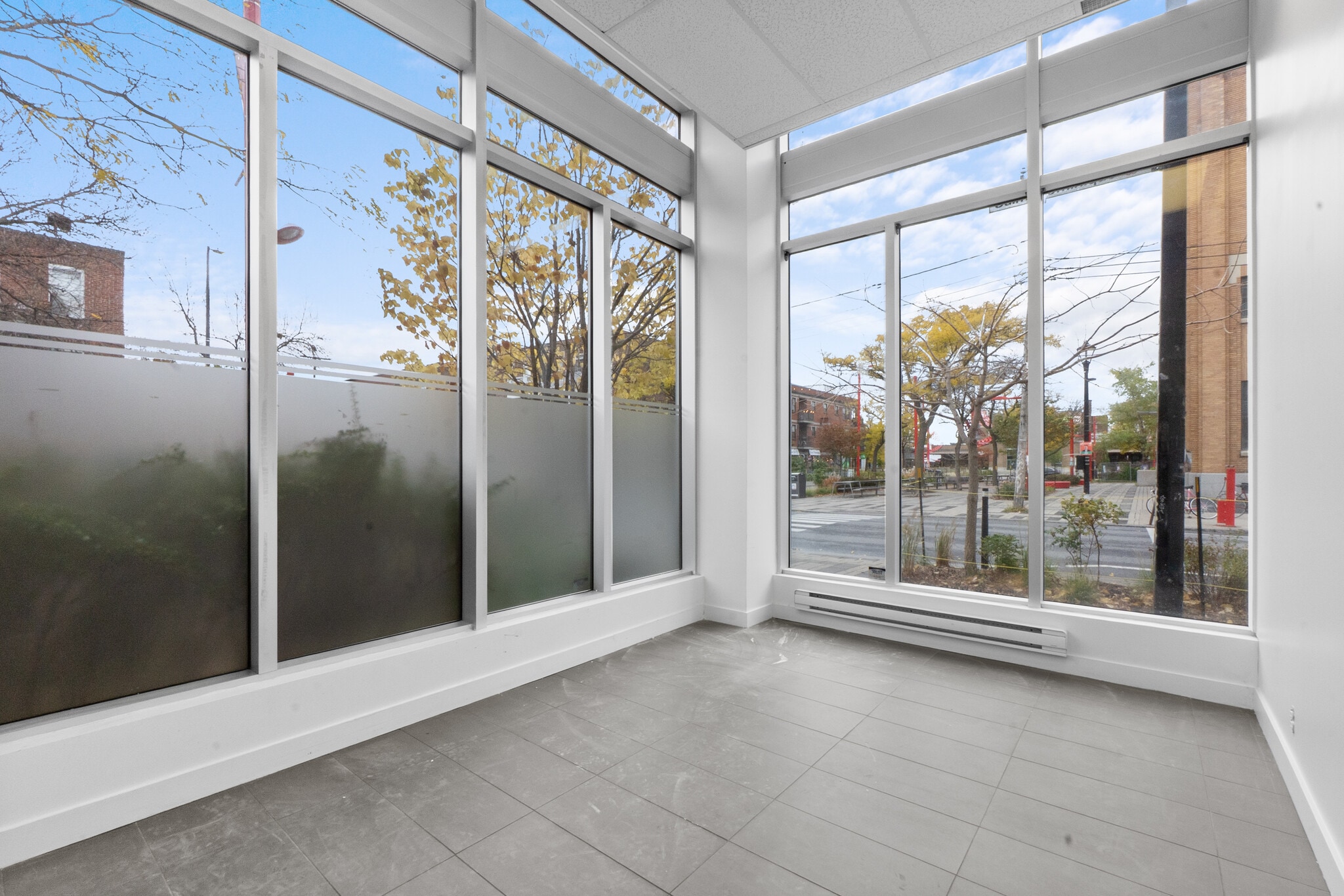 7040 Rue Saint-Dominique, Montréal, QC à louer Photo principale– Image 1 sur 20