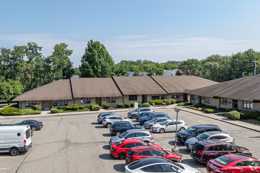 121 Center Grove Rd, Randolph, NJ à louer - Photo de l’immeuble – Image 3 sur 4