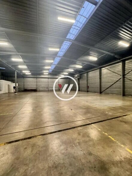 Industriel/Logistique dans Louvres à louer - Photo de l’immeuble – Image 1 sur 11