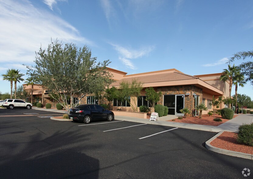 333 N Dobson Rd, Chandler, AZ à louer - Photo de l’immeuble – Image 3 sur 21