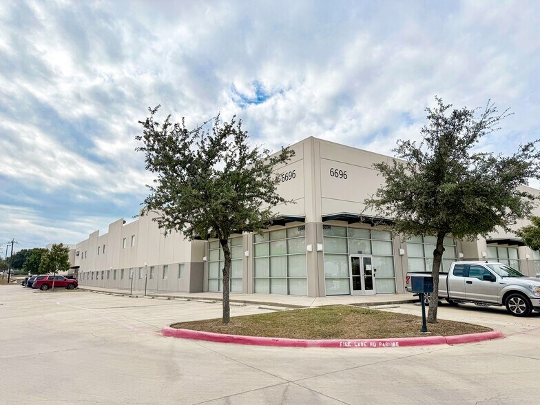 6696 Tri County Pky, Schertz, TX à louer - Photo principale – Image 1 sur 8