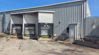 Plus de détails pour 700 W 11th St, Cassville, MO - Industriel/Logistique à vendre