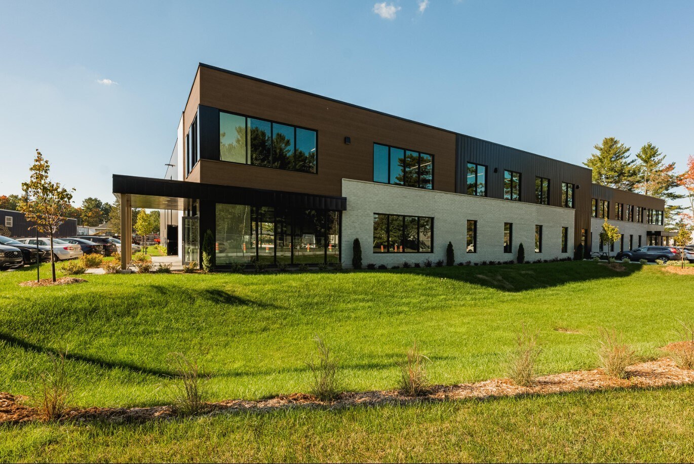 935 Rue Armand-Bombardier, Terrebonne, QC à louer Photo principale– Image 1 sur 2