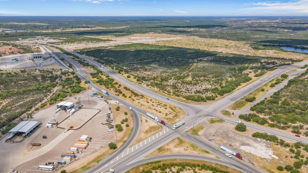 202 TX-255, Laredo, TX à vendre - Photo de l’immeuble – Image 3 sur 11