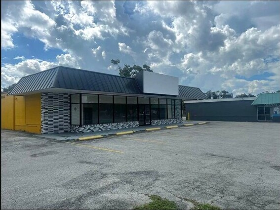 2108 49th St S, Saint Petersburg, FL à vendre - Photo de l’immeuble – Image 2 sur 16