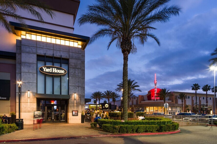 9301 Tampa Ave, Northridge, CA à louer - Photo de l’immeuble – Image 2 sur 15