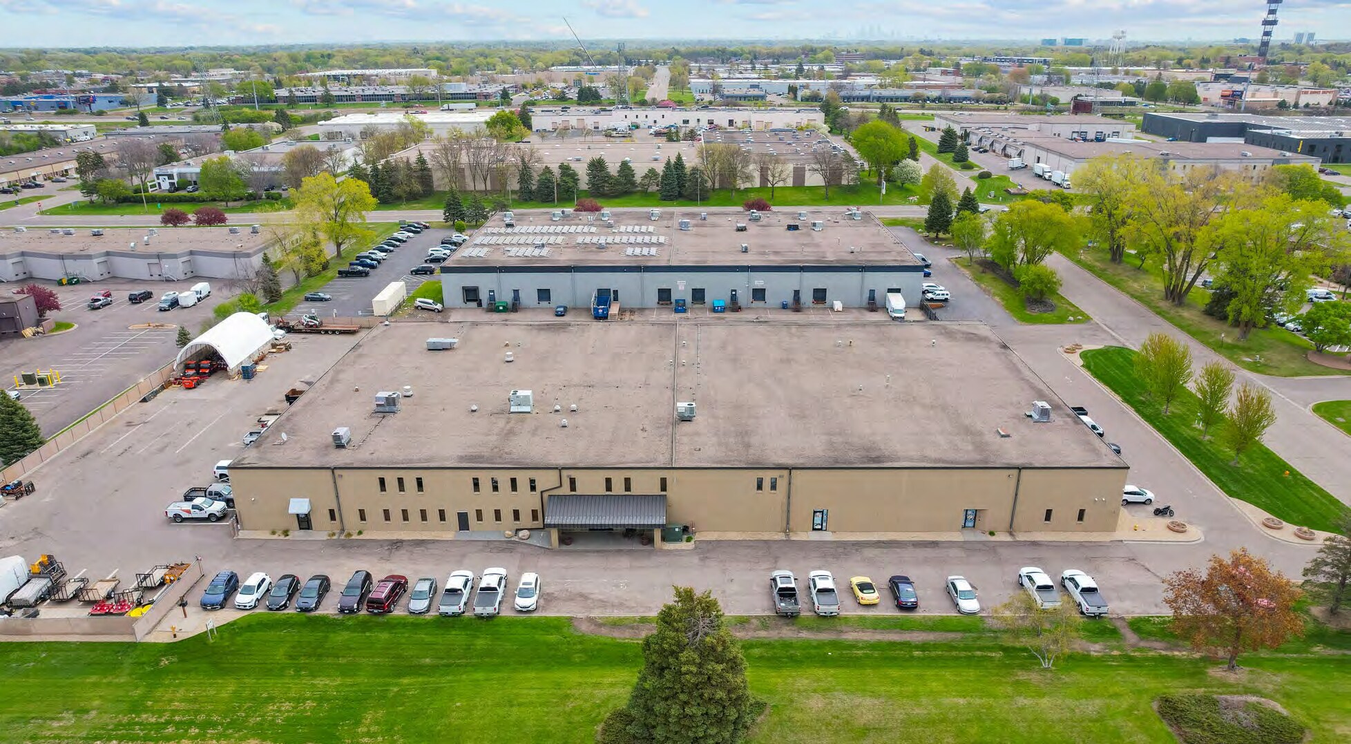 14410-14430 21st Ave N, Plymouth, MN à vendre Photo principale– Image 1 sur 9