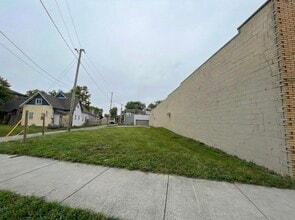 1505 Southeastern Ave, Indianapolis, IN à louer Photo de l’immeuble– Image 2 sur 10