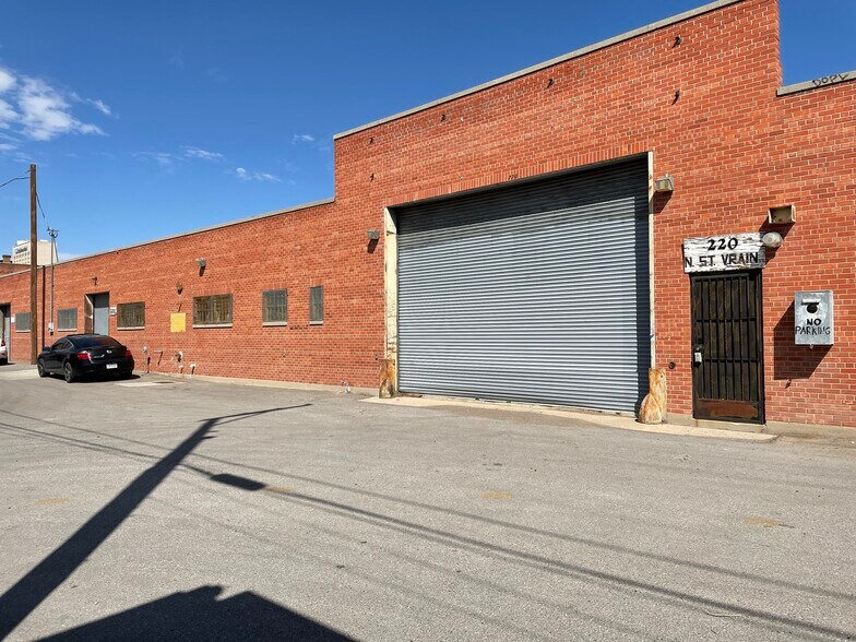 220 N Saint Vrain St, El Paso, TX à louer - Photo de l’immeuble – Image 3 sur 55