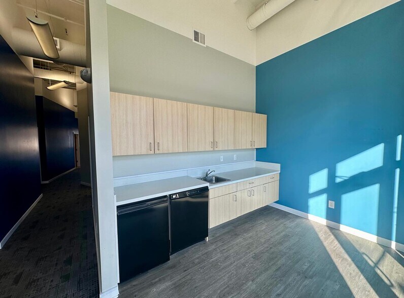 500 E Michigan Ave, Lansing, MI à louer - Photo intérieure – Image 3 sur 15