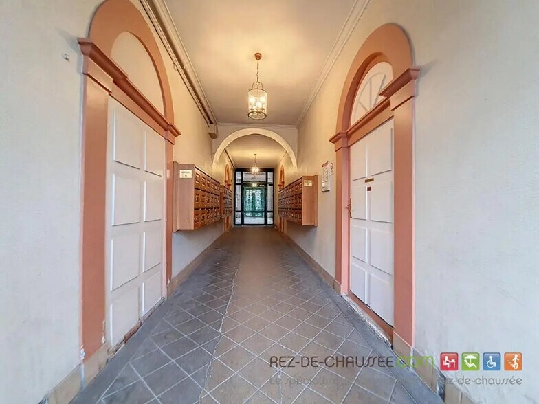 Local commercial dans Lyon à vendre - Hall d’entrée – Image 1 sur 3