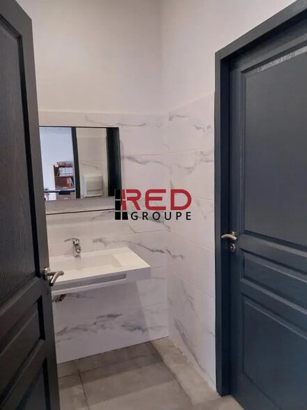 Bureau dans Bouc-Bel-Air à louer - Photo de l’immeuble – Image 3 sur 4