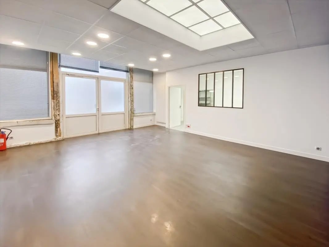 Bureau dans Paris à louer Photo de l’immeuble– Image 1 sur 10